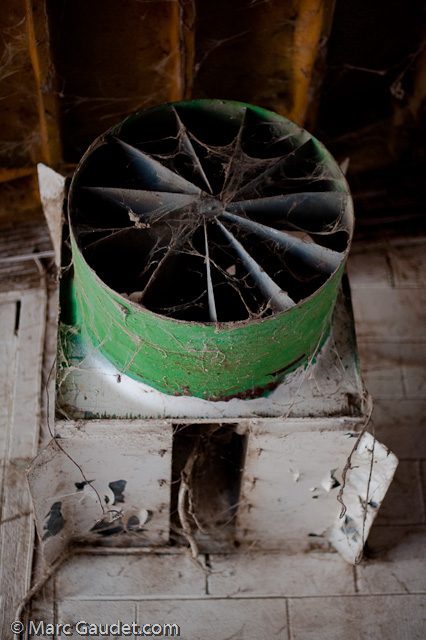 1/400 sec at f / 1.4