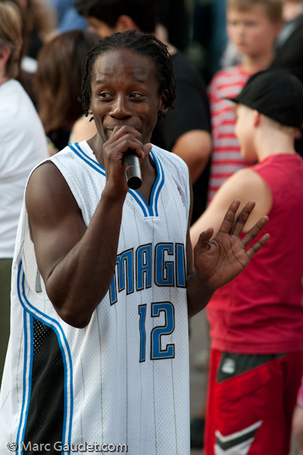 1/100 sec at f / 4.0