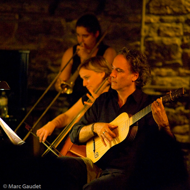 1/200 sec at f / 2.8