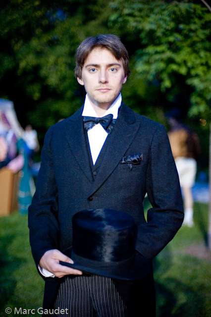 1/100 sec at f / 1.4