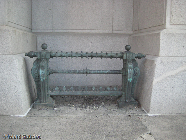 1/320 sec at f / 2.8