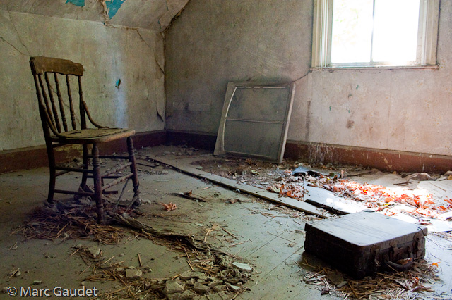 1/100 sec at f / 5.0