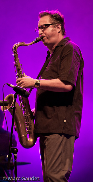 1/200 sec at f / 4.8