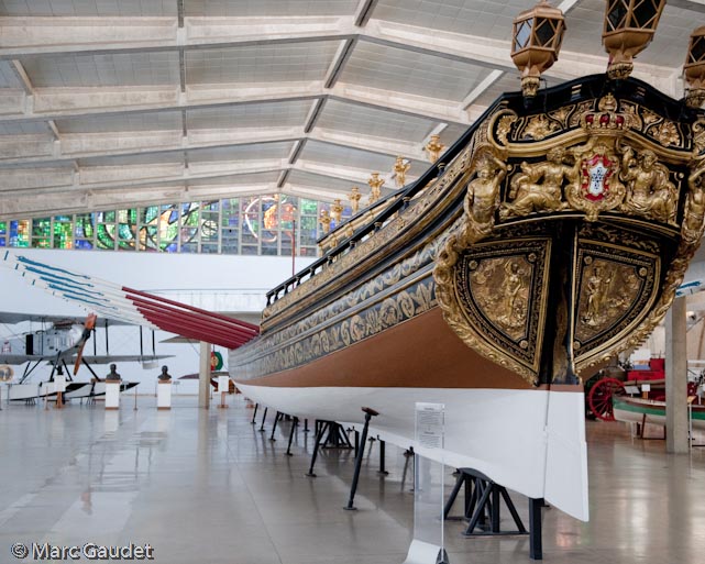 1/320 sec at f / 3.5