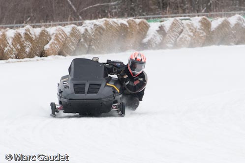 1/320 sec at f / 9.0