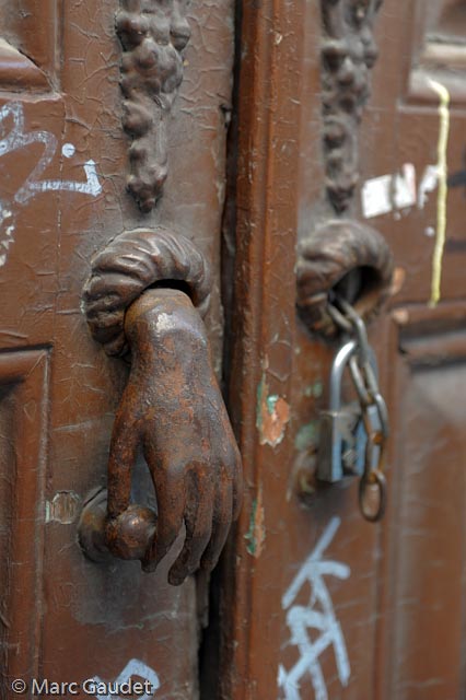 1/100 sec at f / 2.8