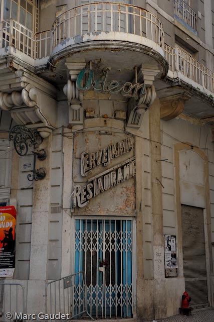 1/1000 sec at f / 2.8