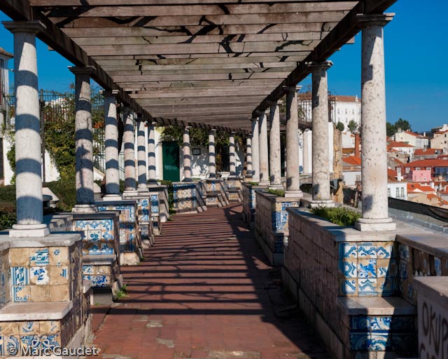 1/4000 sec at f / 5.6