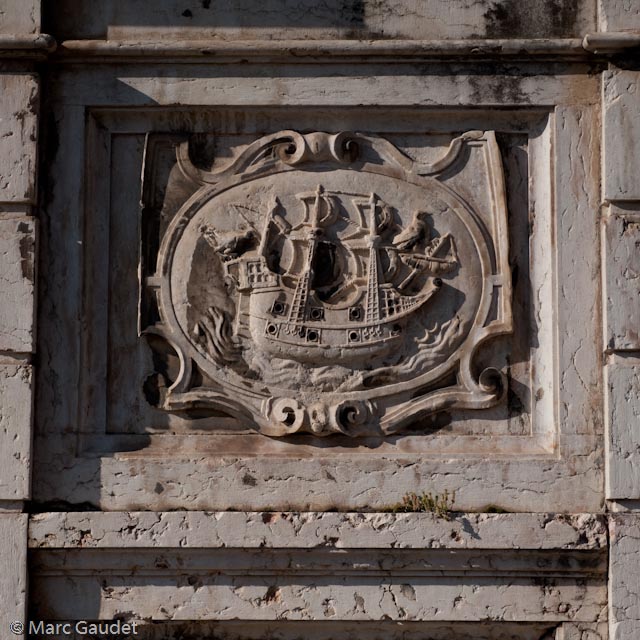 1/4000 sec at f / 5.0