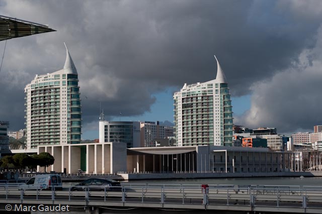 1/4000 sec at f / 4.5