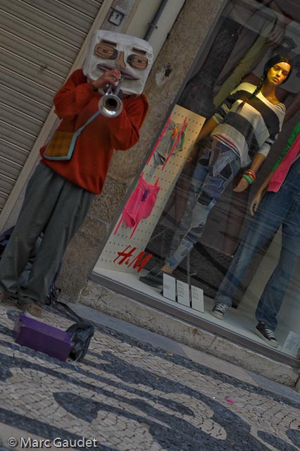 1/1000 sec at f / 2.8