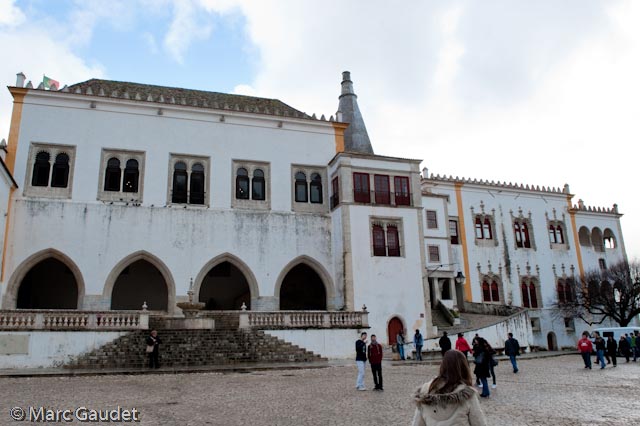 1/320 sec at f / 9.0